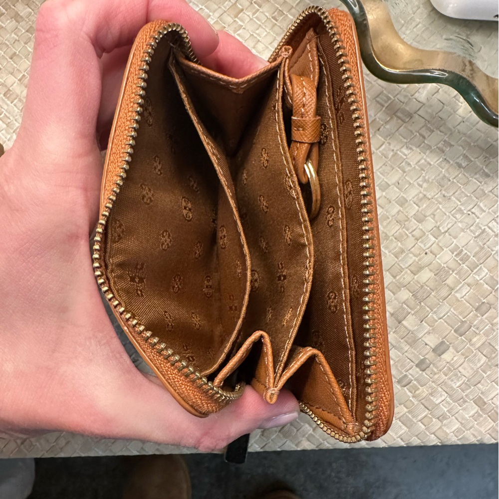 Tory Burch Wallet - Picture 7 of 8